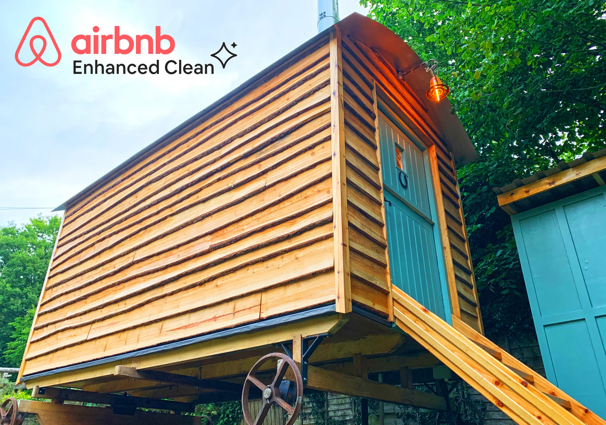 Ynys Hut - Airbnb Enhanced Clean Logo
